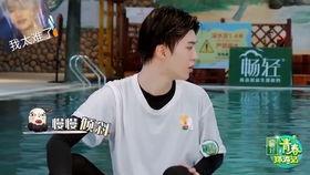 吃瓜意外落水,吃瓜群众变身“落水英雄”