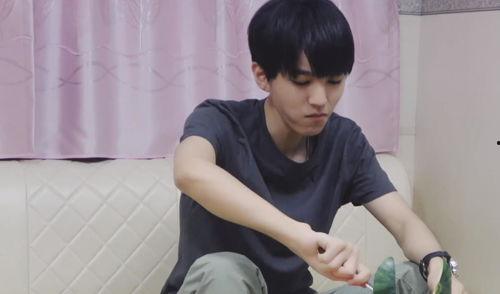 王俊凯吃瓜直播,揭秘娱乐圈幕后故事